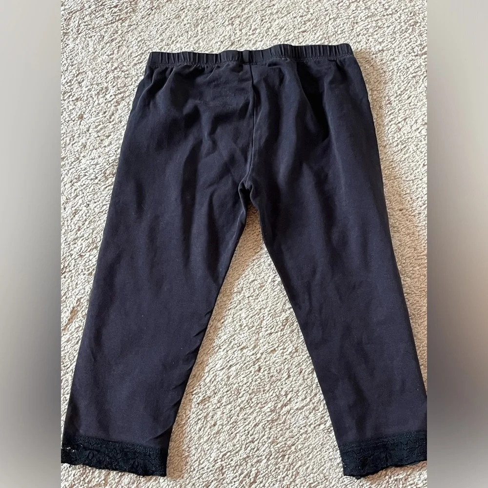 The Children Place Girl's Black Capris Size 7/8 with Lace at Bottom